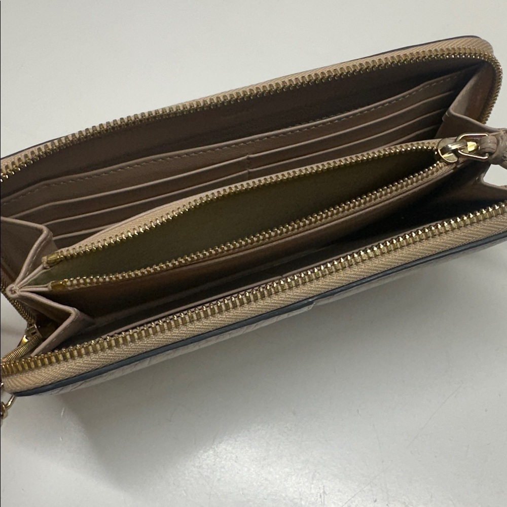 Chloe Bailey Long Wallet Two Tone Zip Around Leather Neutral Tan Ivory Gold - Picture 12 of 14